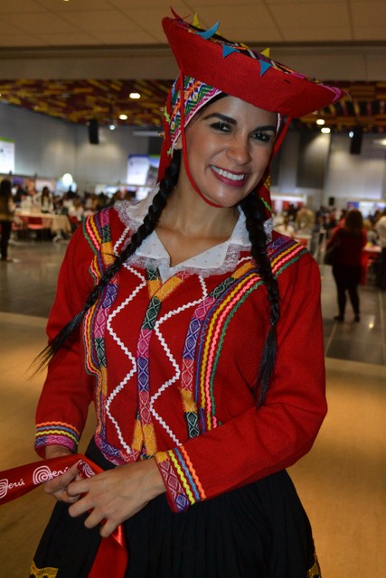 ANFITRIONAS NATALE REVOREDO Y NATI (3)