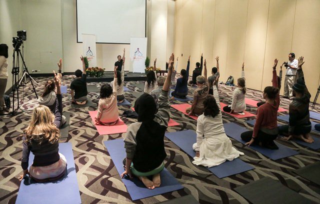Clase de meditación y yoga - Lima Medita 2016