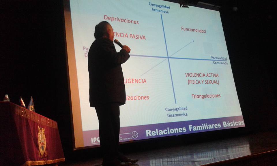 david-villarreal-expone